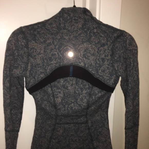 *LULULEMON LIGHT WEIGHT SIZE 2 JACEKT* - Picture 5 of 7